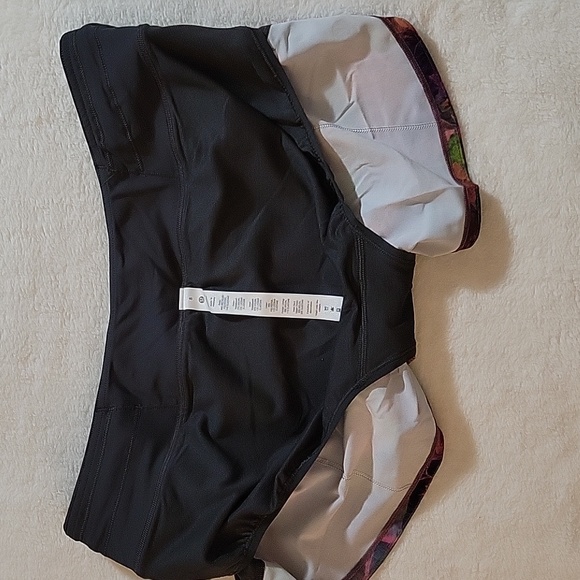 LULULEMON 2'5" LINED SHORT SIZE 8 - Picture 13 of 13